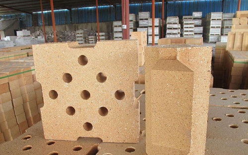沖天爐的構(gòu)造、工作環(huán)境及其所用耐火材料
